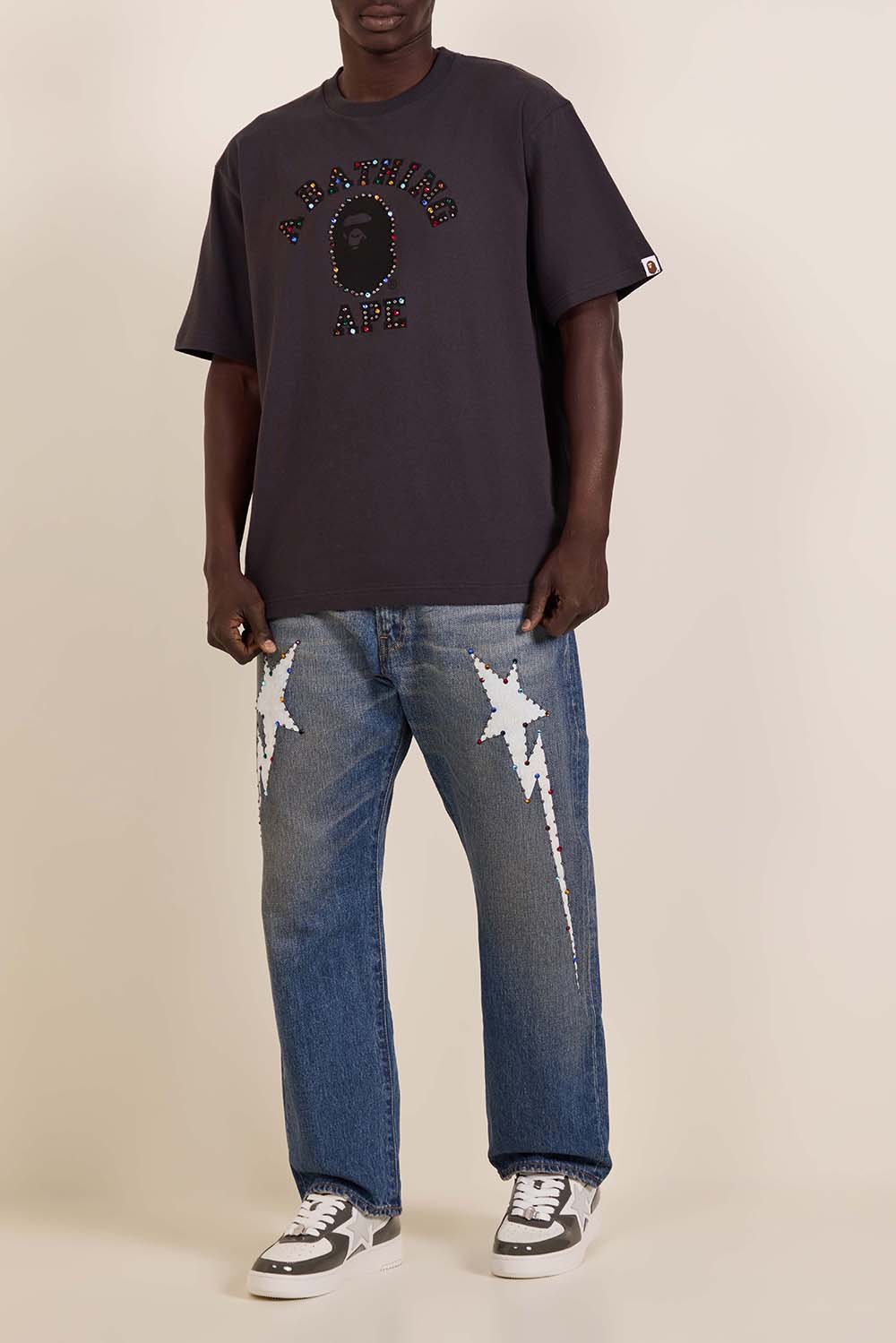 חולצת טי בשיבוץ אבנים